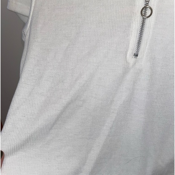 🖤 Cropped half zip Collared Tee​​ 🖤​ - Picture 3 of 4